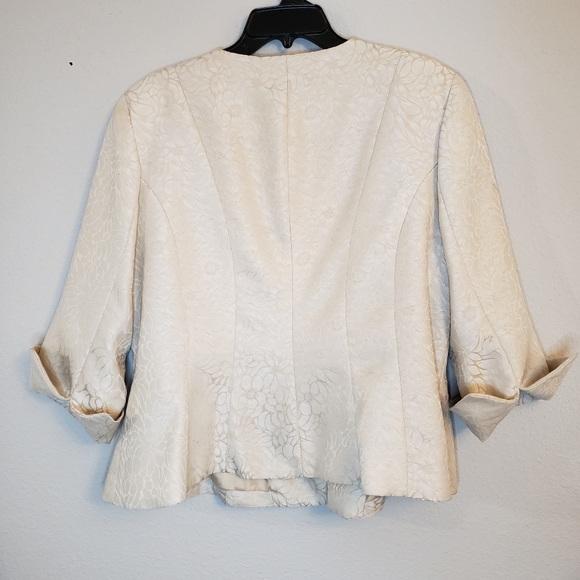 Champagne/Cream Floral Motif Suit - Picture 2 of 9